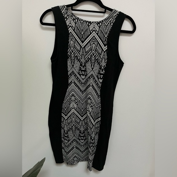 Body con dress - Picture 3 of 4